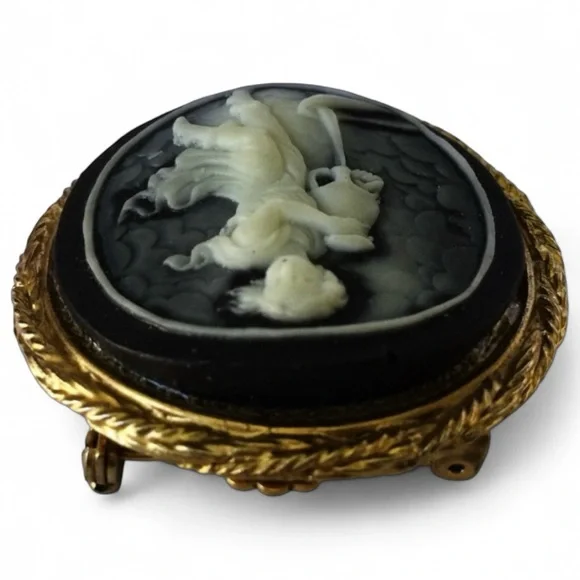 Vintage 1950s Aquarius Water Bearer Cameo Brooch Braided Gold-Tone Frame - Picture 7 of 12